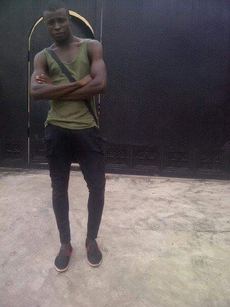 austine44444's tweet image. This guy is gay he moves about and set peoples up I will expose him to d world