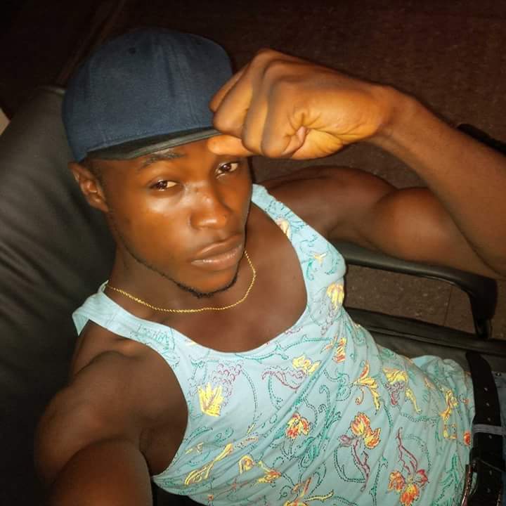 austine44444's tweet image. This guy is gay he moves about and set peoples up I will expose him to d world