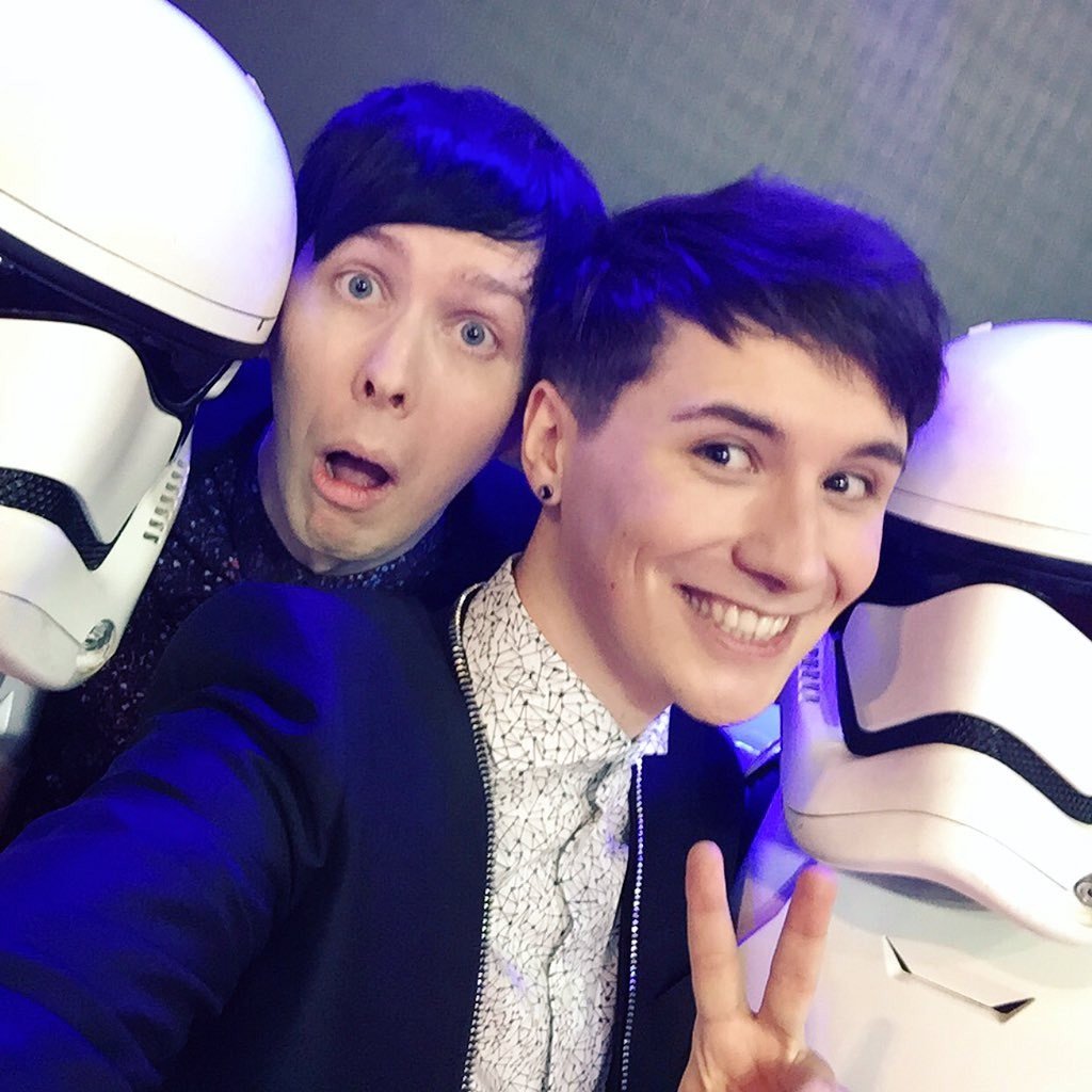 RTPerfection's tweet photo. Dan and Phil with Stormtroopers https://t.co/tDFxTgYRFb