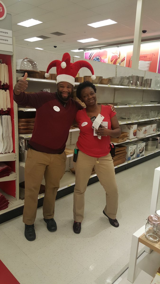 Martin🎅Our amazing STL sharing the Christmas spirit with our entire team🎄  <a href="/DerinBriggs/">Derin</a> <a href="/ConnieDroge/">Connie Droge</a>  #TeamTarget