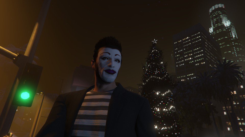 MimeOfCrime's tweet photo. Merry Christmas Eve ^_^ I had a great miming session in front of the tree last night <3 #GTAV #GTAOnline #Snapmatic https://t.co/c8Q6cCu8aA
