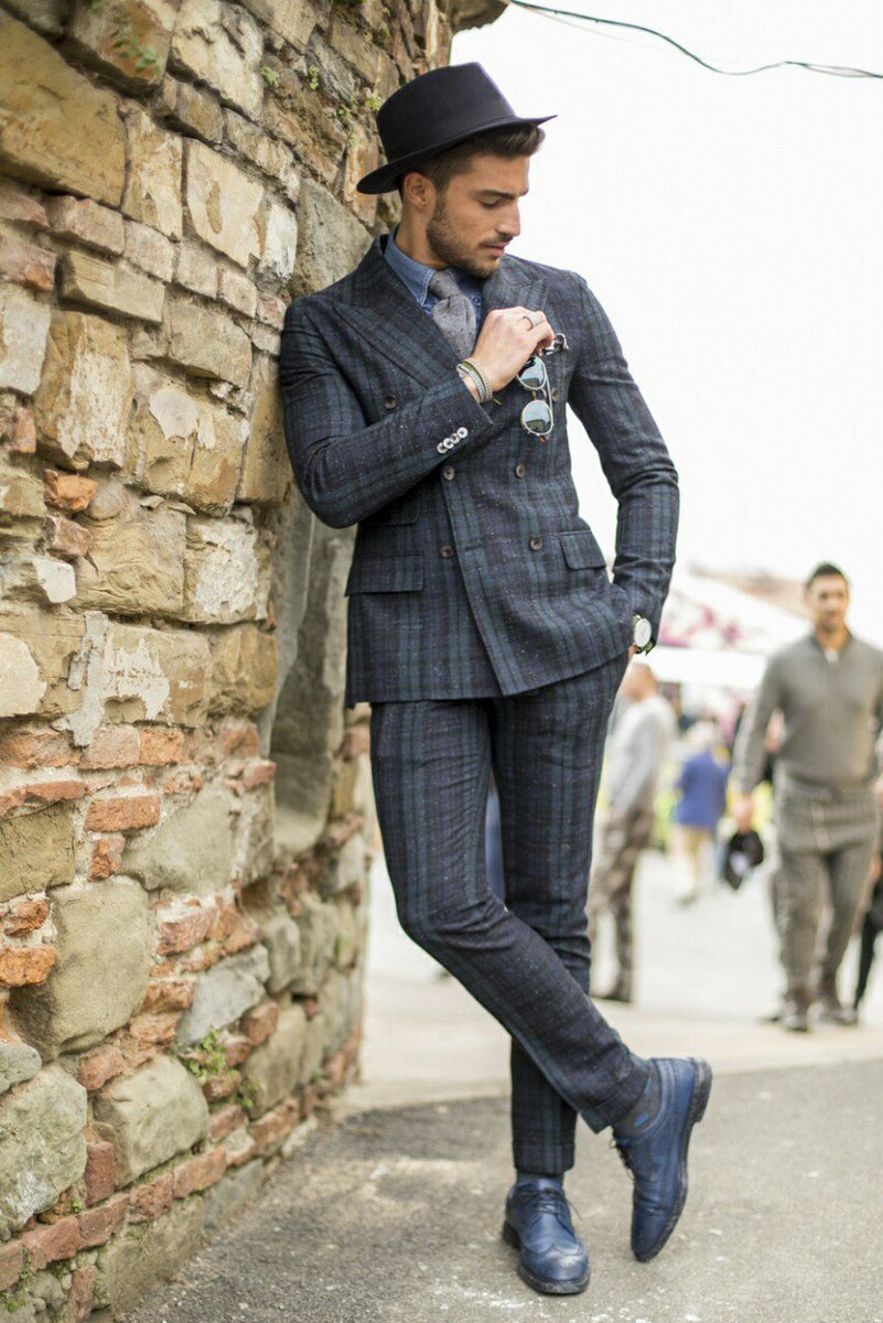 fitcustomshirts's tweet photo. What you wear is a story of who you are &amp; what you want to be #HappyHolidays #ChristmasEve #styling @MensStyleGuide5 https://t.co/fUZUnl6qwF