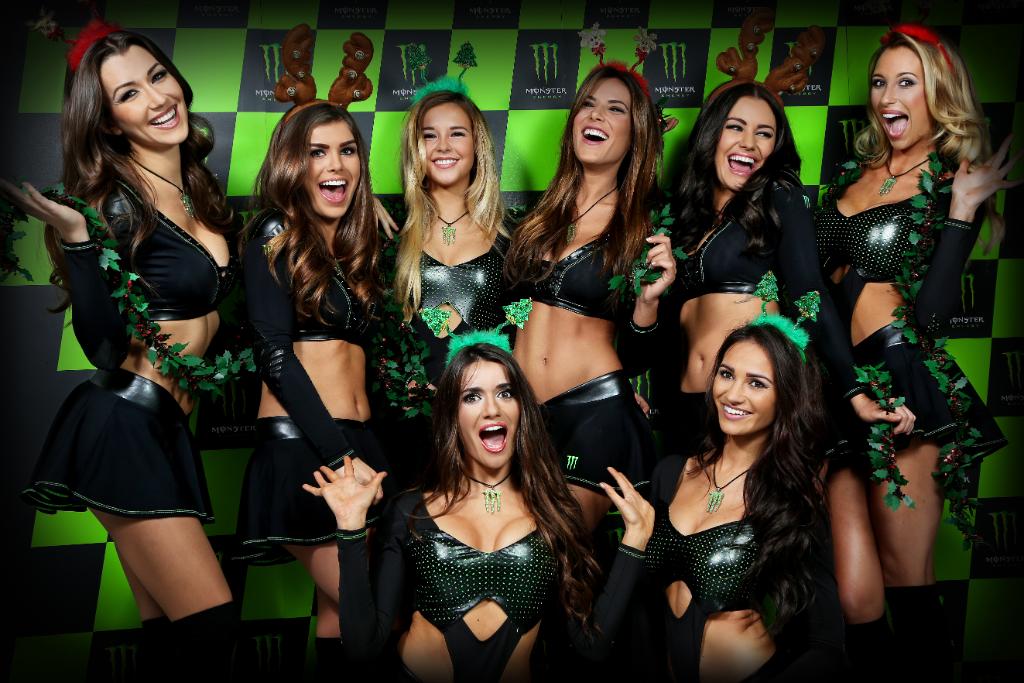 MonsterEnergy's tweet image. The @MonsterEnergy girls spreading holiday cheer
: monsterne.ws/mge1552 #ThrowBackThursday