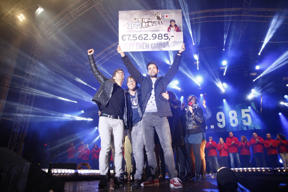 De eindstand van 3FM Serious Request 2015: €7.562.985,- KEEP THEM GOING! Thanks iedereen en fijne feestdagen! #SR15