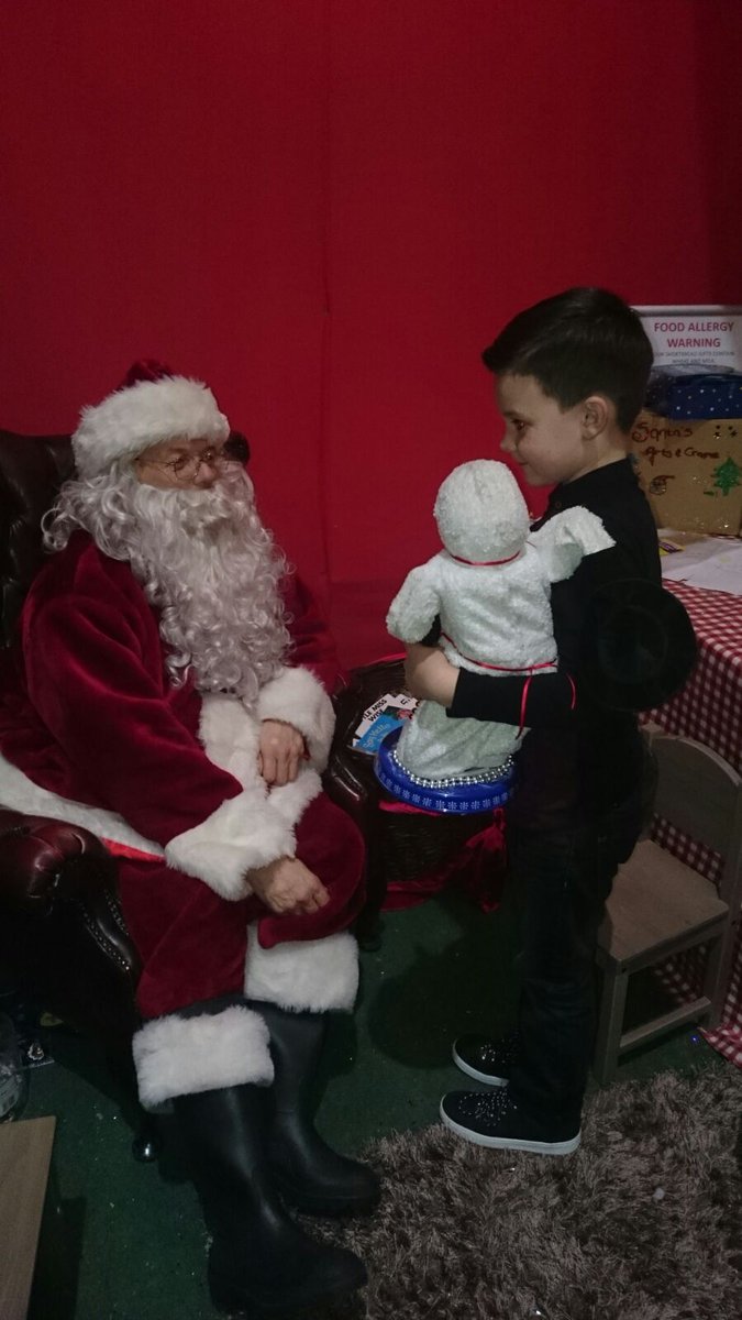 scarymonkeydani's tweet photo. @DannyLenaghan sang santa the snowmeiser song https://t.co/RxhPDOVfT3
