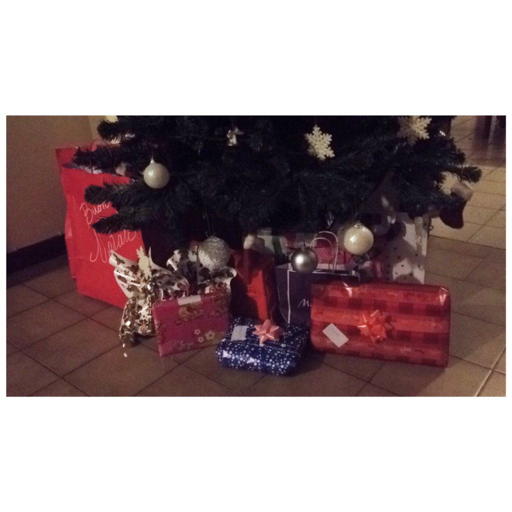 GiuliaCarta96's tweet photo. #tantiregali🎁🎁🎁🎁🎁🎁🎄 https://t.co/G0WQW6HIWf