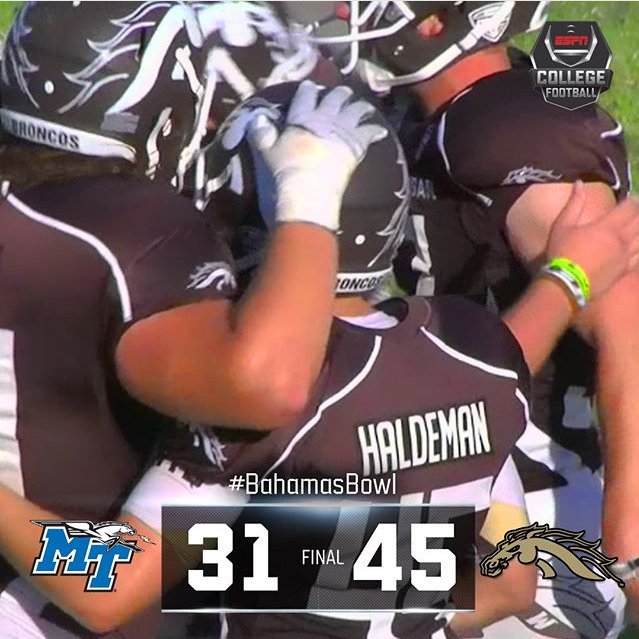 JwoodCole's tweet photo. W. Michigan gets it's 1st Bowl victory in school history with its 45-31 win vs MTSU. #BahamasBowl https://t.co/3Ha4cZPe3K