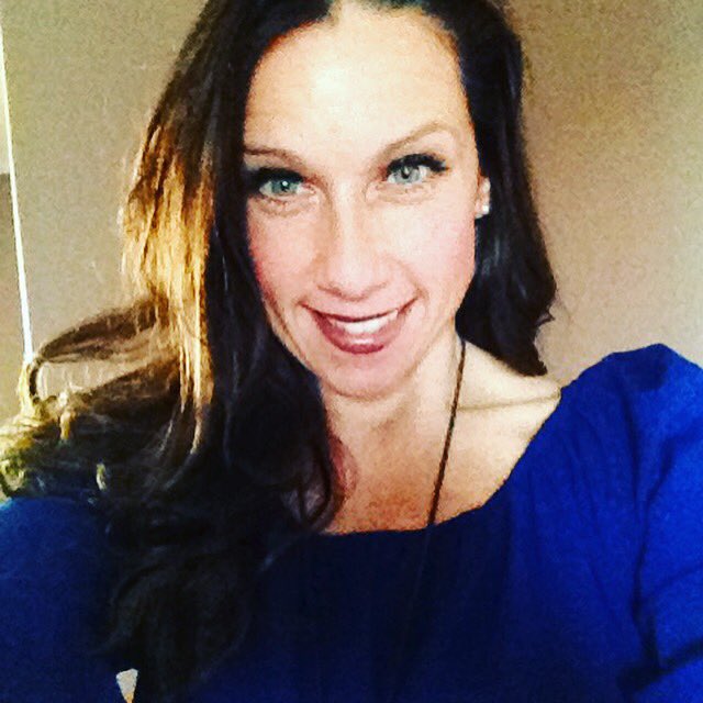 alwaysdreambig's tweet photo. It's so warm I'm wondering if I should wear a sundress to my Aunt's Christmas Eve party.. 
☀️⛄️👗👠 #goingwithblue https://t.co/BSR1RXi4I7