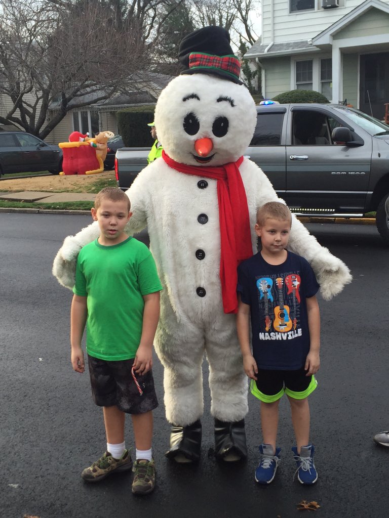 team_blume's tweet photo. Blume boys visiting with Frosty, who should be called Toasty, given the weather. https://t.co/lJMXlPCtLi