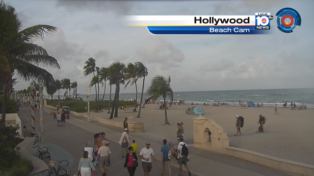 Beautiful day at the beach this Christmas Eve.  What will Christmas bring? @TrentAricTV has your forecast https://t.co/PPmpzJbV2e