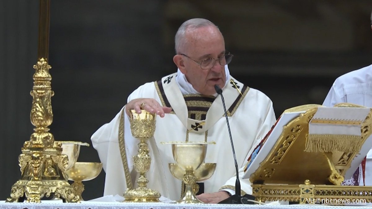 Papa Francisco llama a vida sobria ante consumo y placeres - CXBXtlqWEAIGCk3