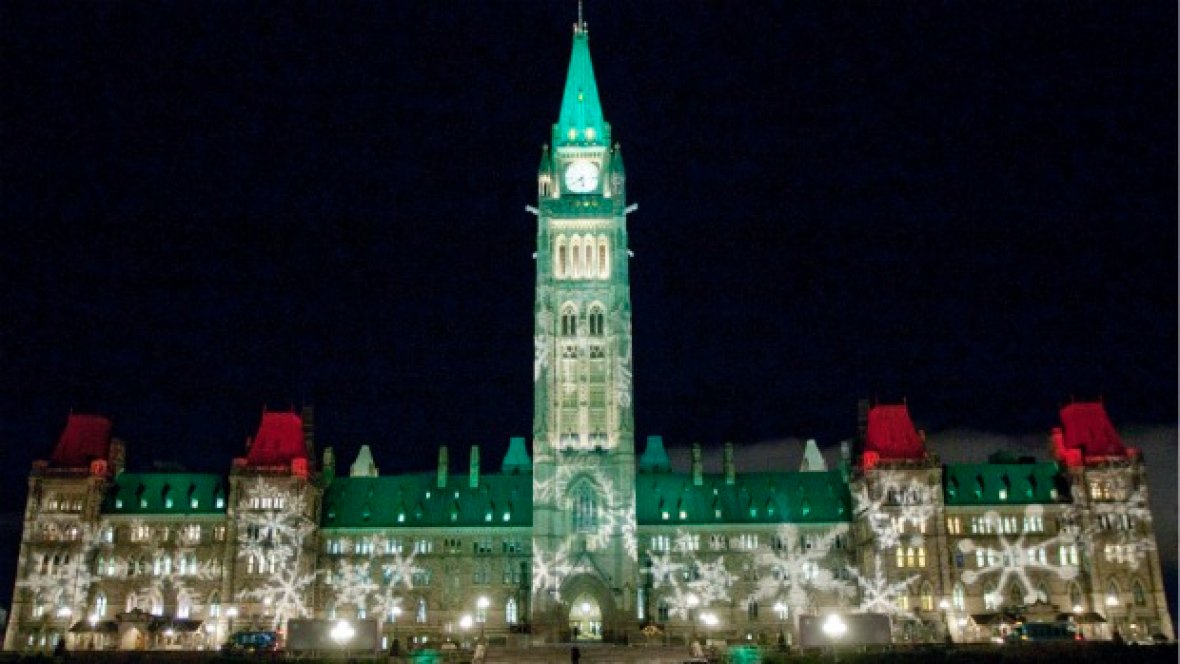 CBCNews's tweet photo. Twas the night before Christmas on Parliament Hill https://t.co/qdoXMFcPft https://t.co/14MCK1hz4U