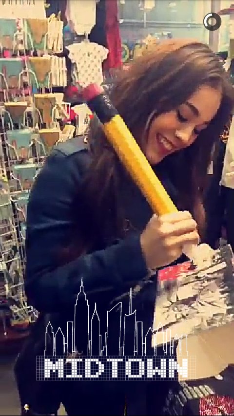 AnGeLdEdAnNaP's tweet photo. No puedo con esto @dannapaola jajajaja yo tambien quiero tu autógrafo con tu lapiz del 2 1/2 😂😂😁 #snapchatb https://t.co/J8kHPYoiPq