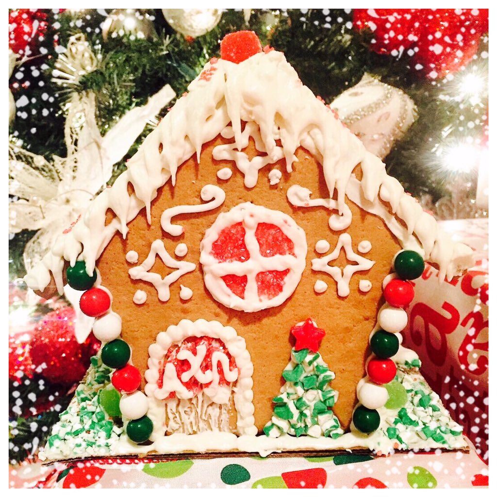 There's no place like home for the holidays 😌🍬✨