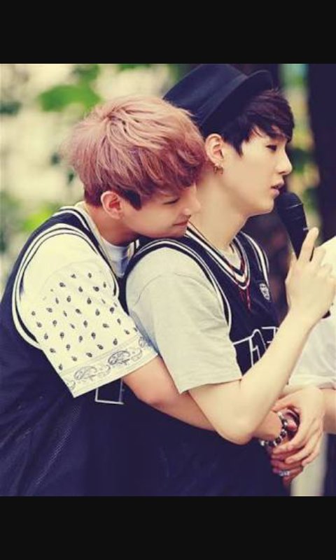 PahhtN's tweet photo. Hum que fofo o #v  e o #JIMIN  juntos isso que e amizade hum muito fofo 😍😍💞💝👉👈 >.< https://t.co/UgnELyn0MB