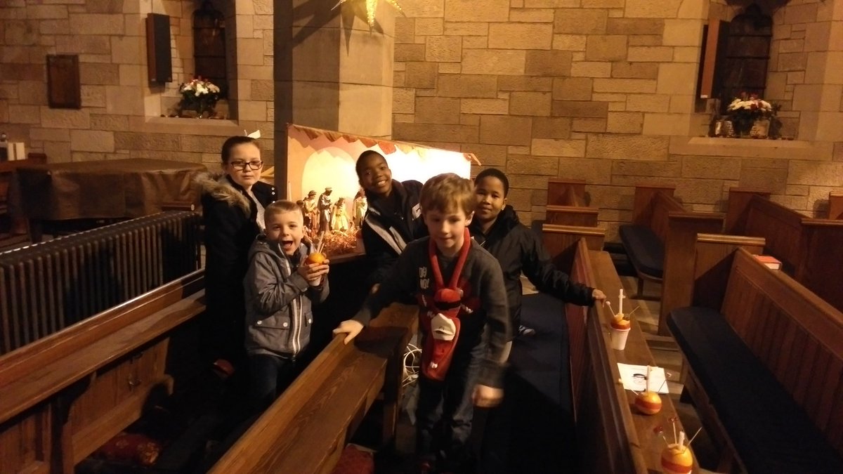 stjohnsgreenock's tweet photo. Children of St John's at our Christmas nativity scene earlier today at our Christingle Service. https://t.co/XMBTHBqq9a