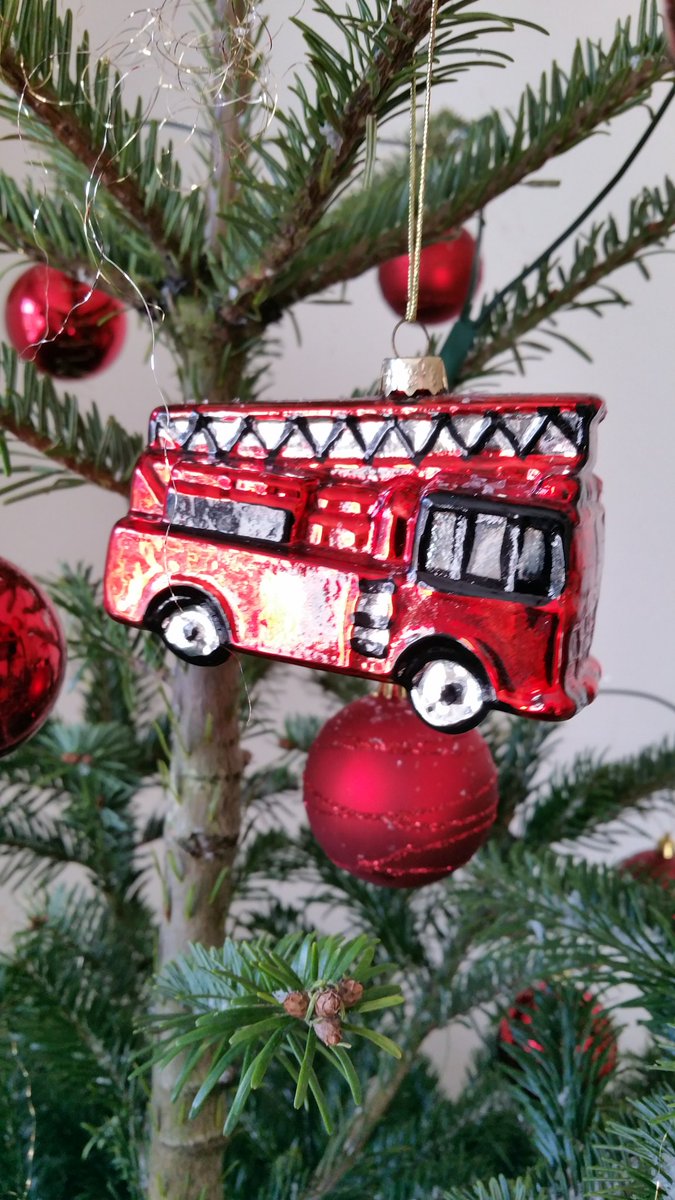 bucher566's tweet photo. Ich wünsche  allen eine besinnliche Weihnachtszeit und einen guten Rutsch ins neue Jahr 😘 https://t.co/hGVM4OtVVm