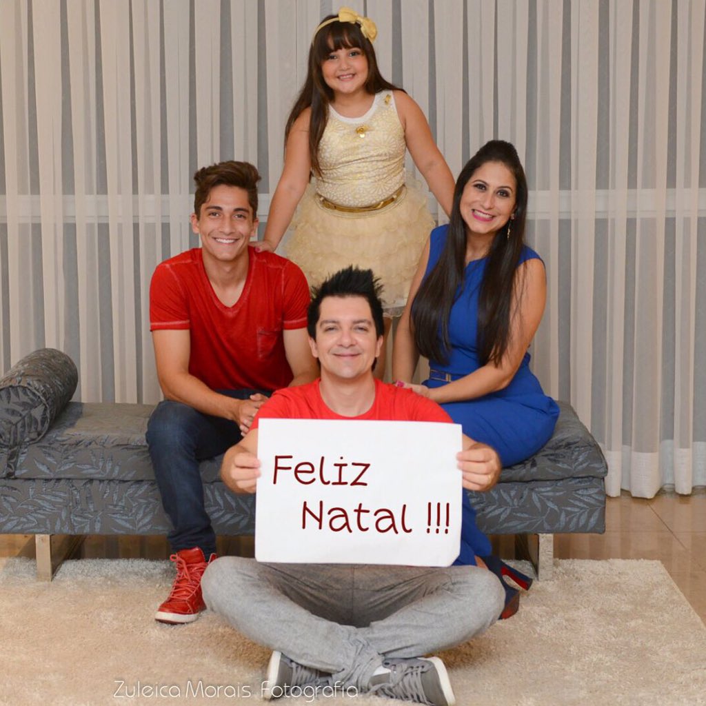 rdaneseoficial's tweet photo. Eu e minha #Família desejamos a você e sua família um #feliznatal 
#Jesus está contigo!!! https://t.co/mCgch282zo