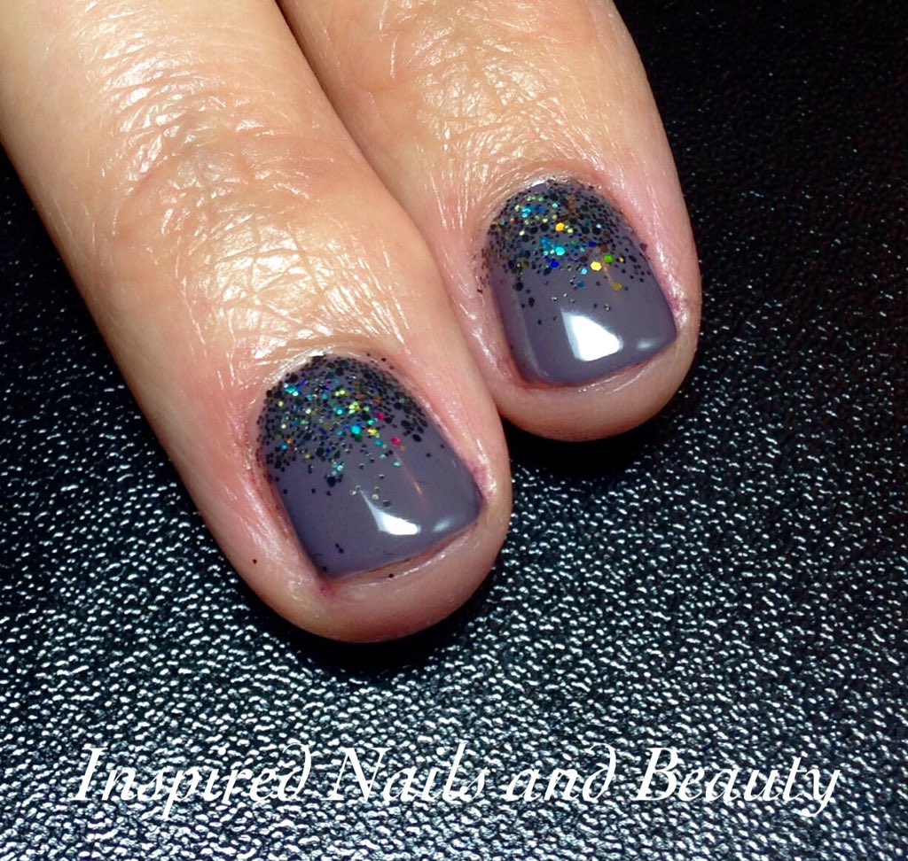 nails_inspired's tweet photo. A more subtle dark glitter fade @_gel2 @magpie_beauty #glitternails #IBX #christmasnails #magpieglitter #gel2 https://t.co/ntzWMygnfx