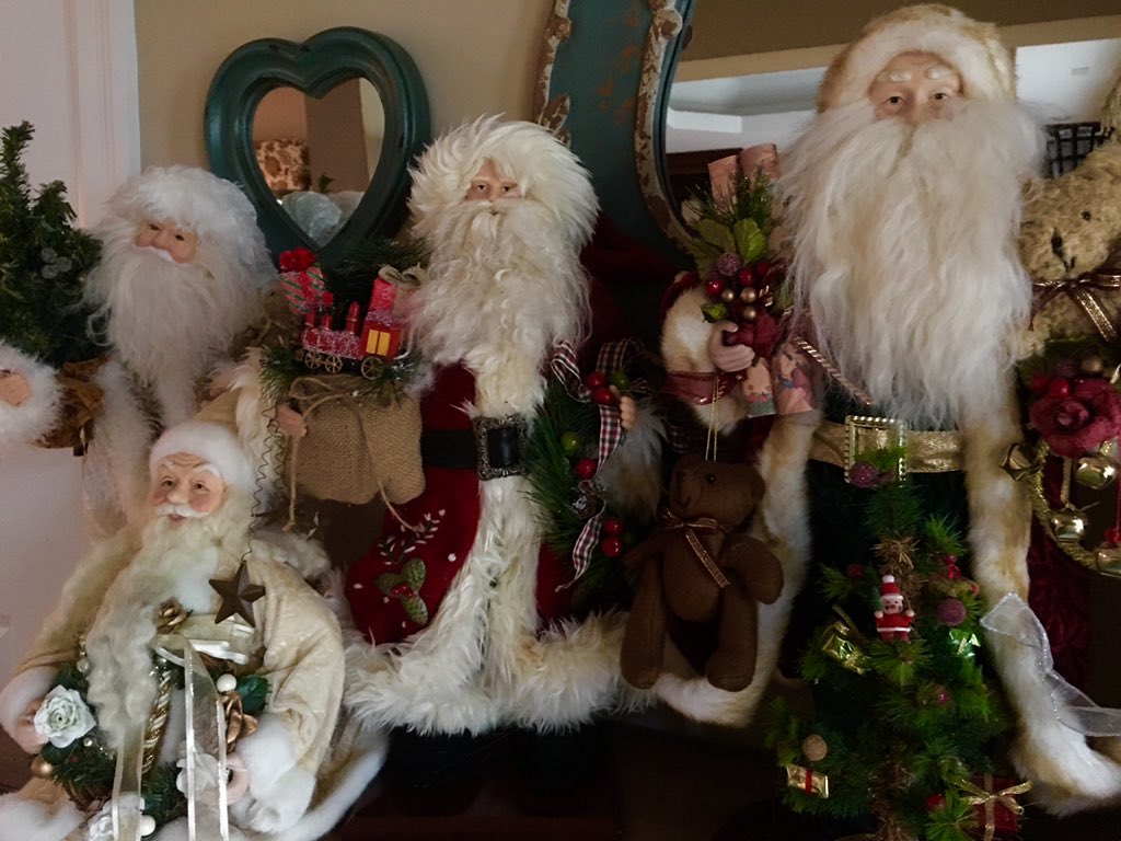 kaemmerlen's tweet photo. Merry Christmas.  Hoping Santa brings you everything on your list. #SantaClaus https://t.co/x4WD9Jlq1s