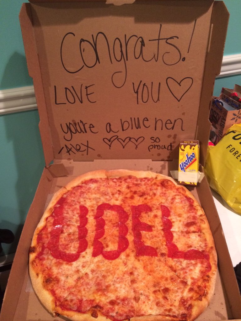 abbyaddvensky's tweet photo. Christmas Eve doesn't stop her special deliveries #readthenote #usedsweatshirt #yoohoo https://t.co/TmgjPRwTon