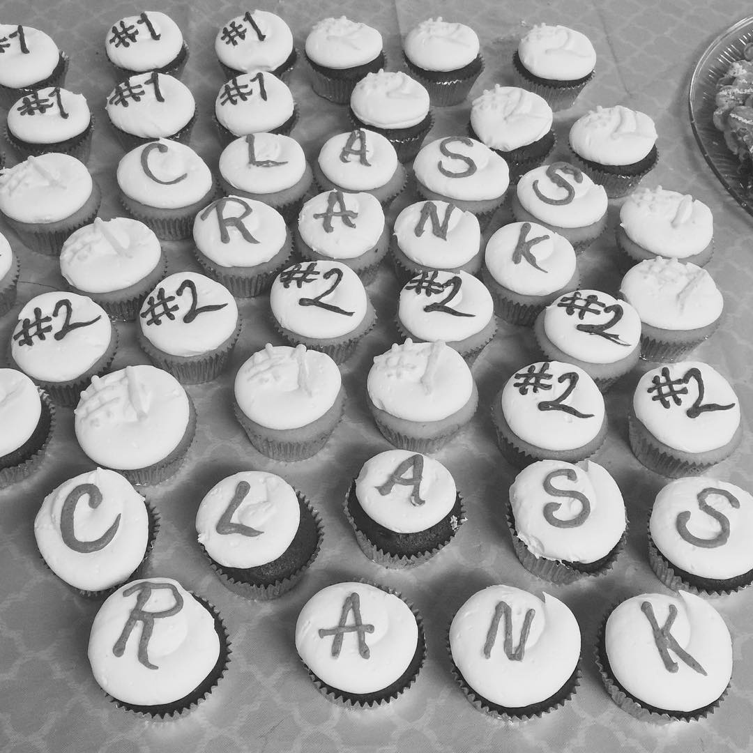 Olivia_HoltFR's tweet image. #PHOTO - "kimpetersonholt : It's a wrap! I can't wait for you to see #classrank 🎬
impressed with this whole cast!!"