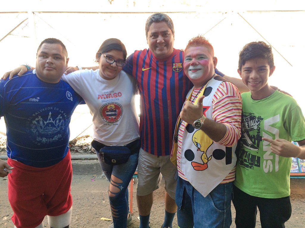 JhoonnyH29's tweet photo. @Dany_alcalde Heyy mi brother te deseo una feliz Navidad, un gusto haberte visto esta mañana!!! #Fullblessing https://t.co/ldg3HKz1hB