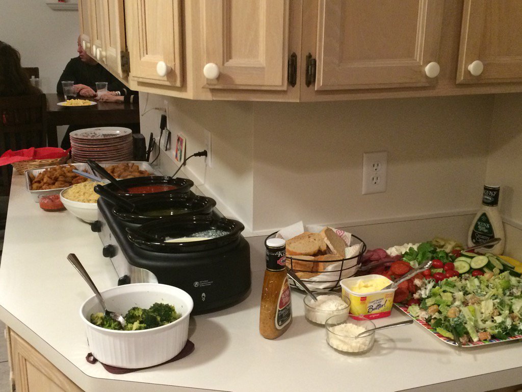 Stevetheleo's tweet photo. Christmas Eve feast https://t.co/mkJcafZn8o