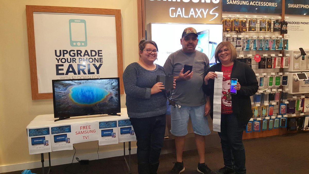 Amart5408's tweet photo. Another Tmobile take away!! 3 line port-in AND added 2 tabs! 5liner @JLeRoy01 @SprintCentral #Winning! #SprintRules! https://t.co/gTSFD7UH9c