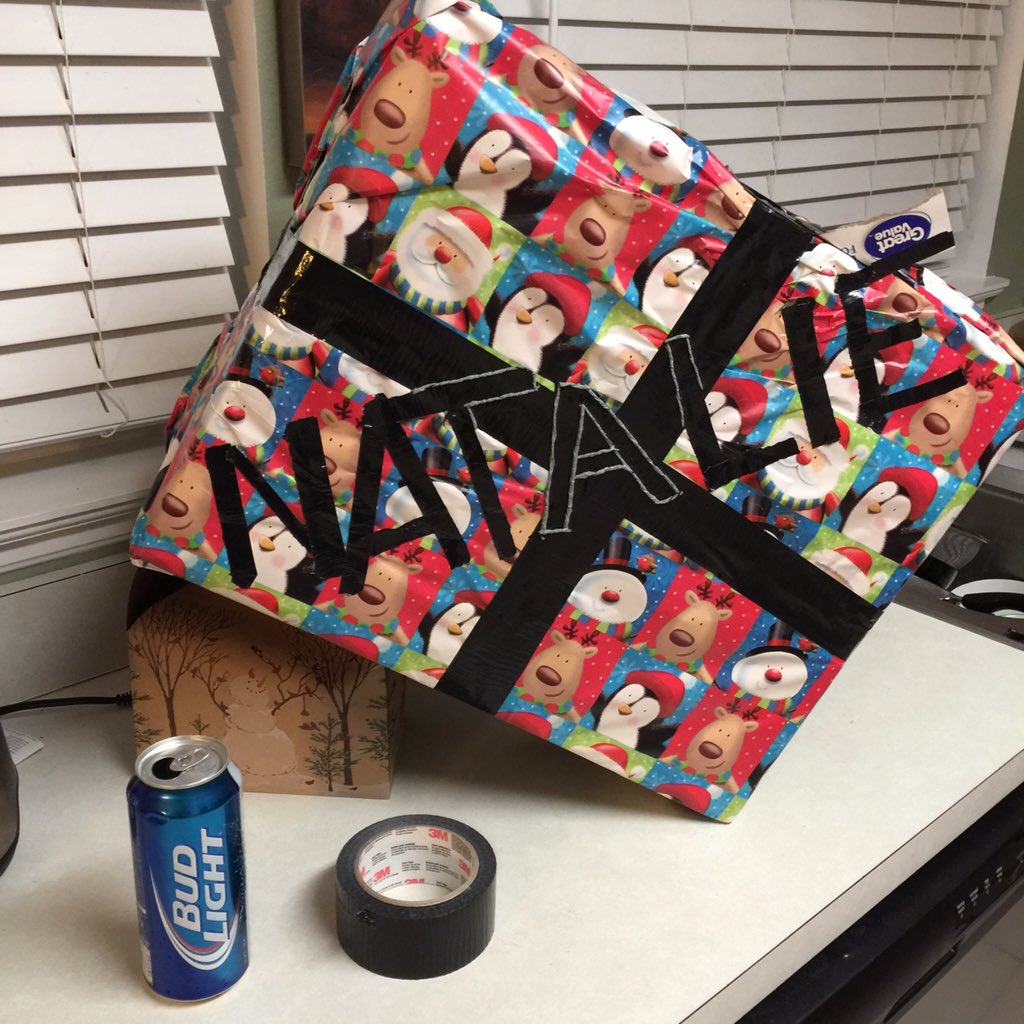 rsolensky's tweet photo. Wrap game strong #wrapgamestrong #xmas https://t.co/STfyuwC8Eq