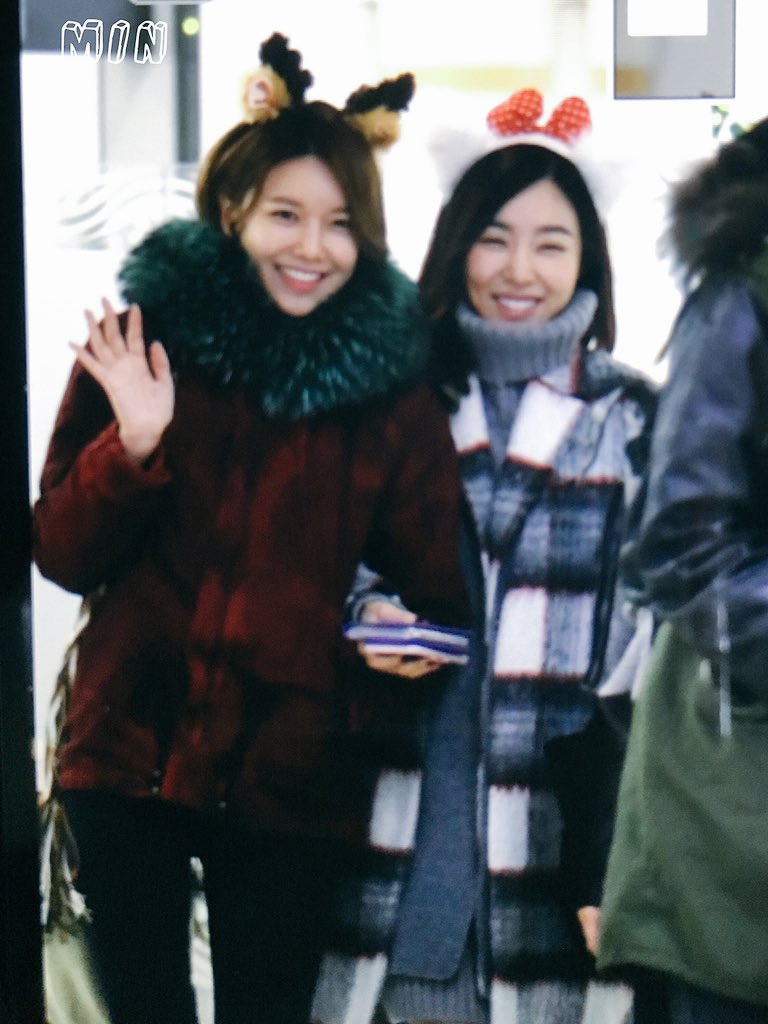 [PIC][25/26-12-2015]SNSD trở về Hàn Quốc vào sáng nay CXC3NoWUkAAT3Q-