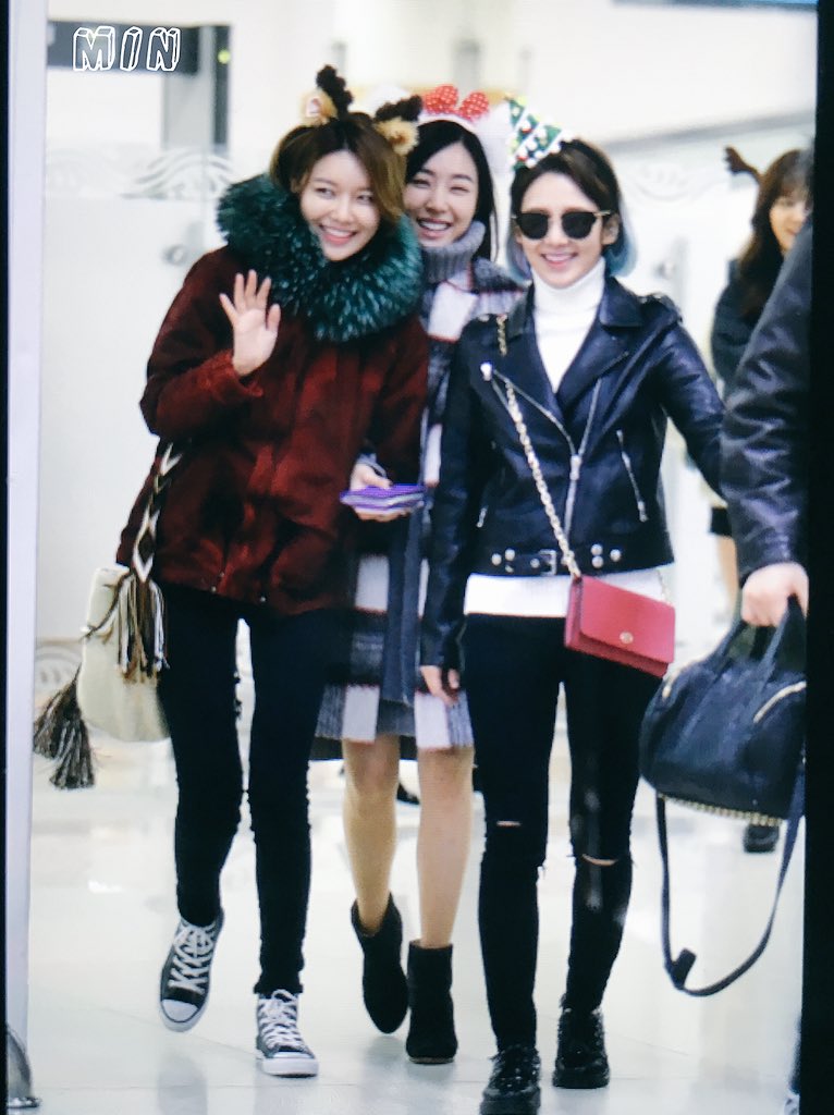 [PIC][25/26-12-2015]SNSD trở về Hàn Quốc vào sáng nay CXC3NoWUwAAxo6W