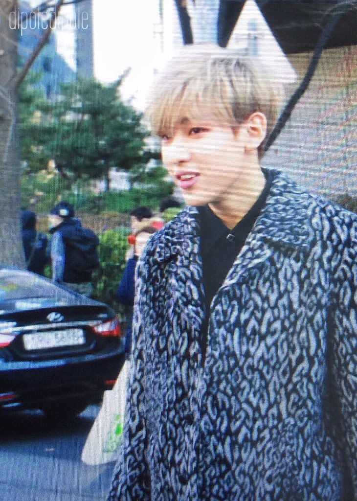 dipoledipolebam's tweet photo. 151225 #BamBam #뱀뱀 https://t.co/TYSjZ4Rkb5