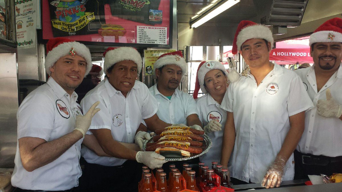 pinkshotdogs's tweet photo. From our family to yours...#HappyHolidays! #PinksHotDogs #OpenUntil6pm #HoHoHo https://t.co/id6DFHK8Z8