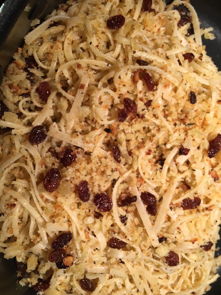 BlissCulinarian's tweet image. My absolute fave Christmas Eve traditional pasta with bread crumbs and raisins  #PastaConMolica #SimpleButDelicious