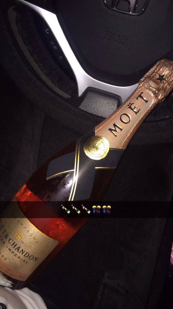 _KkelaA_'s tweet photo. Lehgoooo 🍾🍾🎊🎊🎉🎉👼🏽👼🏽🎈❤️❤️❤️ #roncember ##ronday #etr https://t.co/C3VI5y78we
