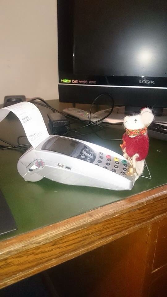 acousticfest's tweet photo. Merry Christmas to one and all, have you forgotten a pressie ?Book tickets online #Tipthemouse will take the booking https://t.co/4hiMrXDCVf