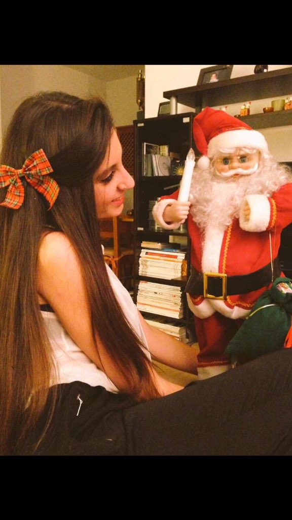MartaGxia's tweet photo. Otro año mas no perdemos las buenas costumbres. Medicina 2.0. No dejen sus papa noeles sueltos @fani_kitty https://t.co/upwqjYuYuW