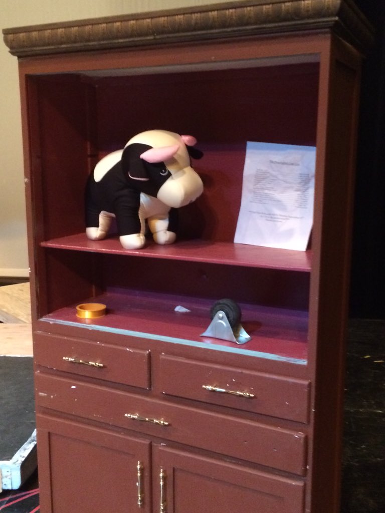 OfficialCowSon's tweet photo. Throw back to the time I starred in Noises Off. #LikeABoss https://t.co/zkMZOMLthb