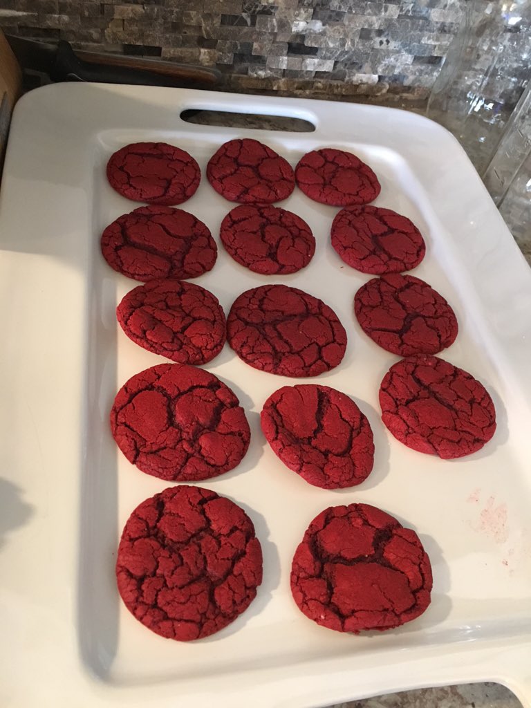 abbsdancer08's tweet photo. #redvelvetcookies #SnacksForSanta https://t.co/XTIwHtX45K
