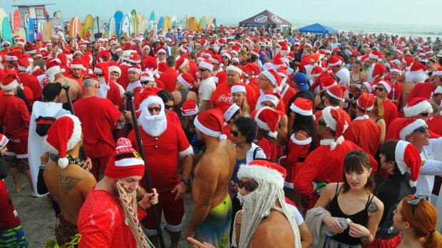 CP24's tweet image. Hundreds of surfing Santas hit waves at Florida beach cp24.com/lifestyle/huma…