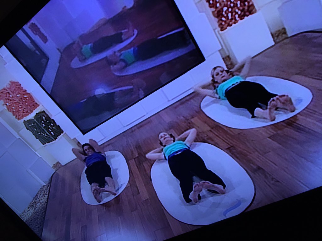 NKaneena's tweet image. Gym is closed... So yoga at home... #FlexibilityIsKey