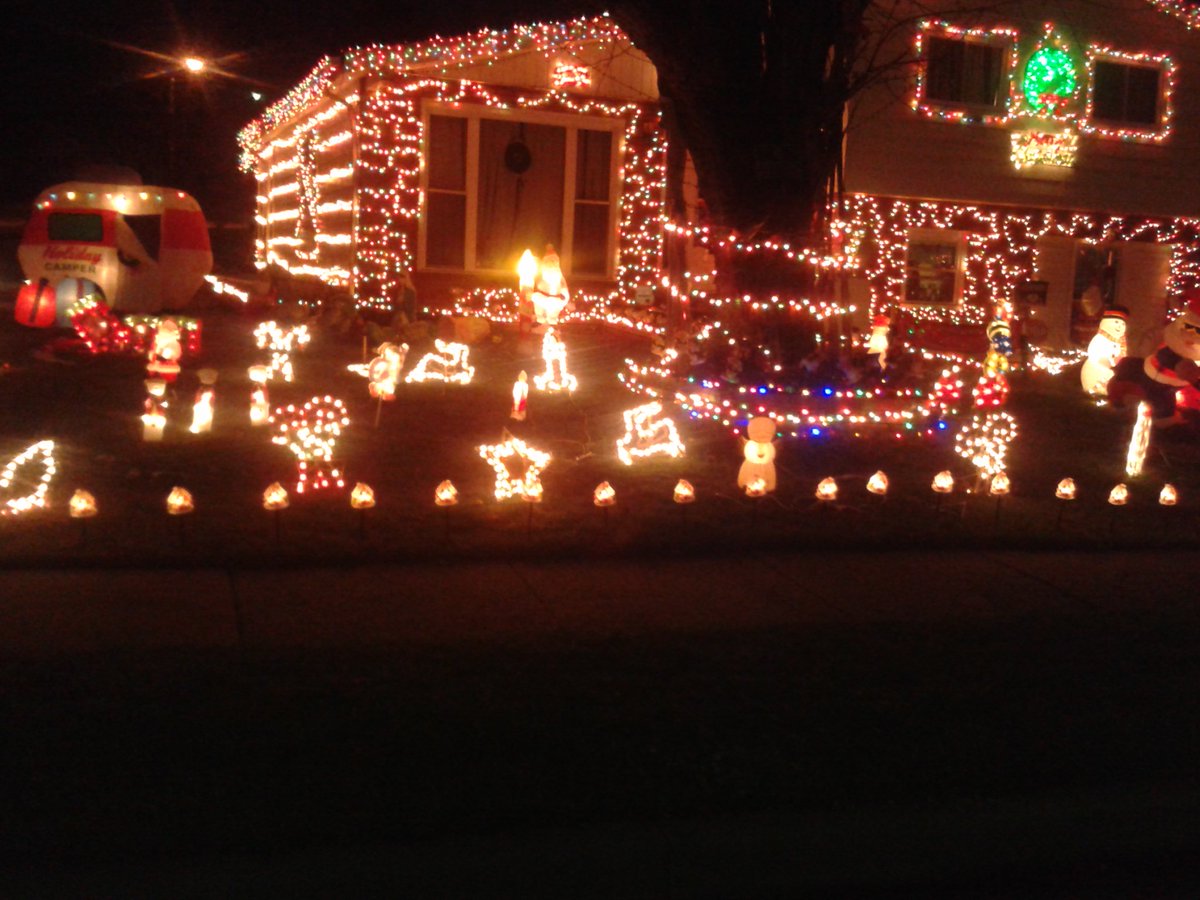MiddayDiva600's tweet photo. Merry Christmas everybody.#Christmas Village https://t.co/dfC94FhC2I