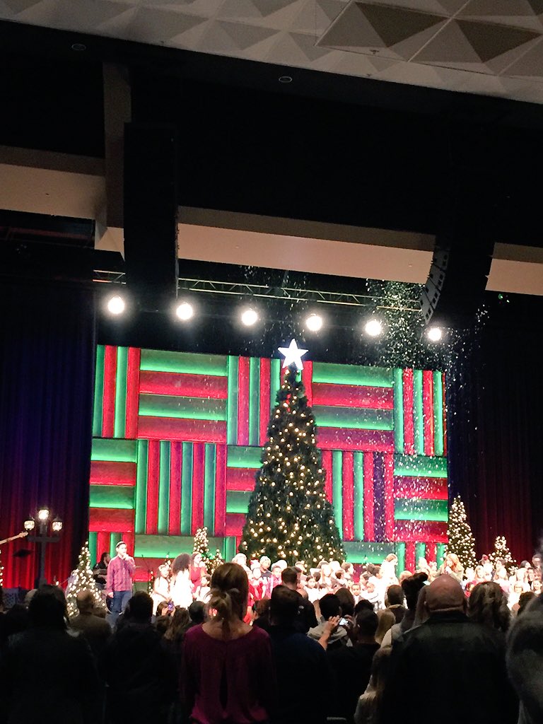 hellohanayu's tweet image. candlelight service with the fam ❤️ #MerryChristmas