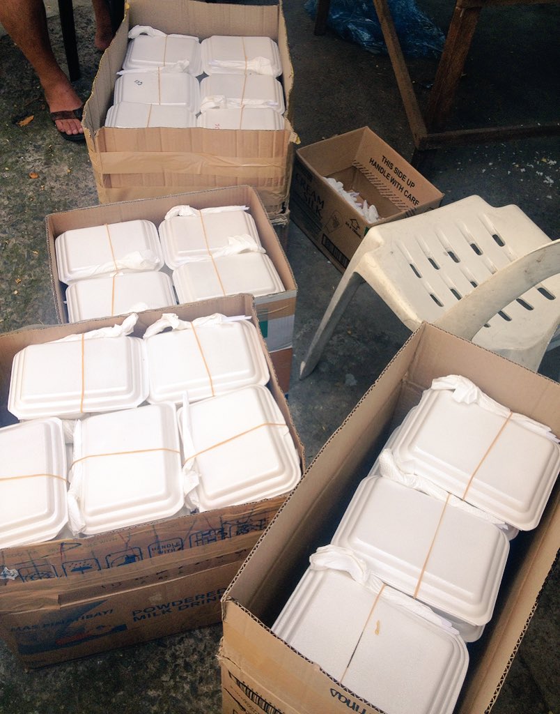 arriola_dmd's tweet photo. 147.. Halfway! #FoodGiving https://t.co/4wnAdPEBge