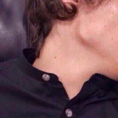1DHQDaily's tweet photo. Who's this? 👀 

1) Reply with the voting tag
2) Retweet all answers 

 #VideoMTV2015 One Direction https://t.co/3TdPDQgTCe