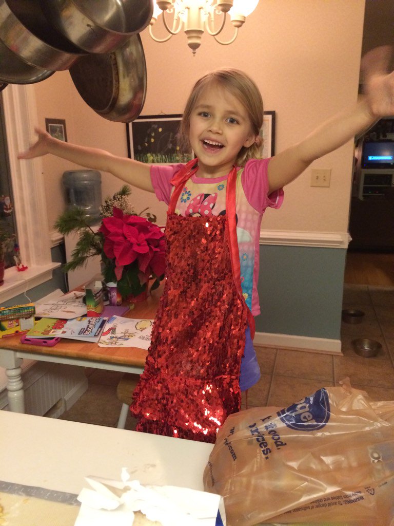 StarletonEnt's tweet photo. Santas cookies are done &amp; she's mighty proud! #AustinInSequins #BakingDiva https://t.co/YLjKPI8xgl