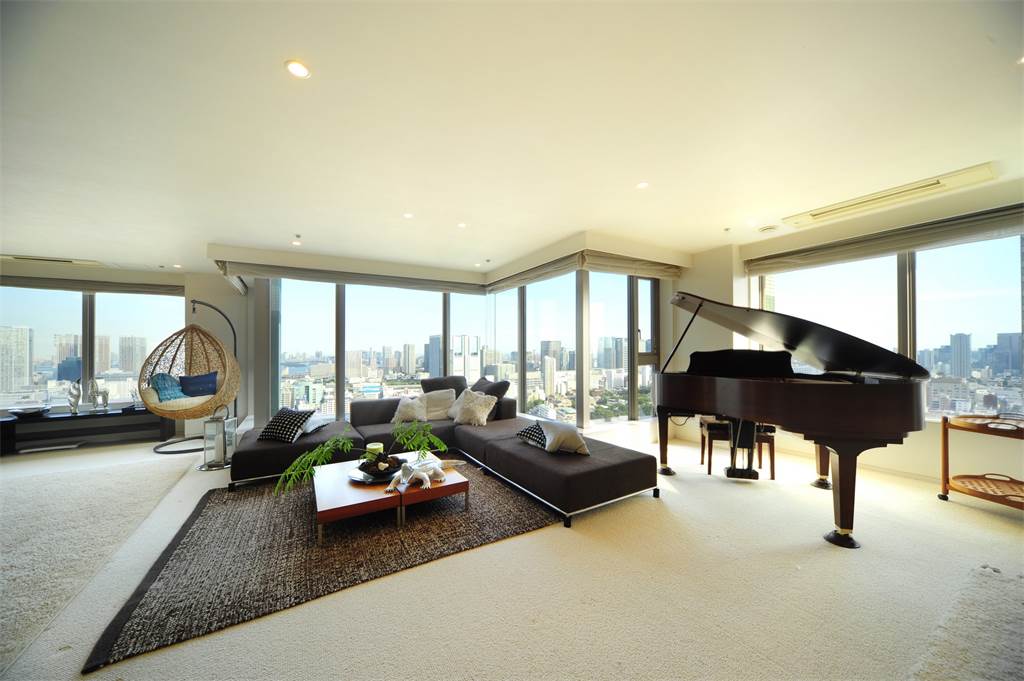 sothebysrealty's tweet photo. Extraordinary Property of the Day: Luxurious Modern Apartment in Tokyo, Japan @LISTSIR https://t.co/kPeSwWXCJa https://t.co/A6VibEpgtv