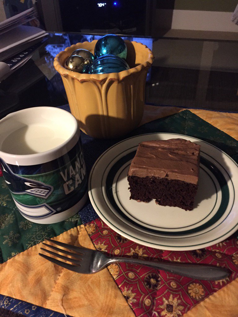 scrappyblue's tweet photo. Chocolate cake & leche for the Claus-man #snacksforsanta #MerryChristmas https://t.co/UmMaSLsN8a