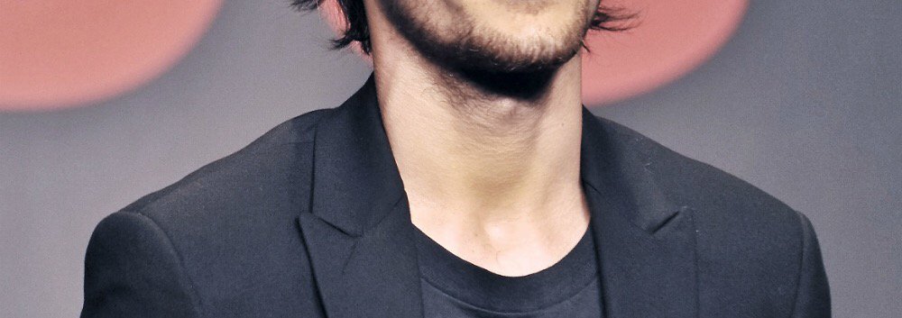 1DHQDaily's tweet photo. Who's this? 👀 

1) Reply with the voting tag
2) Retweet all answers 

 #VideoMTV2015 One Direction https://t.co/vvyfWP25Sm